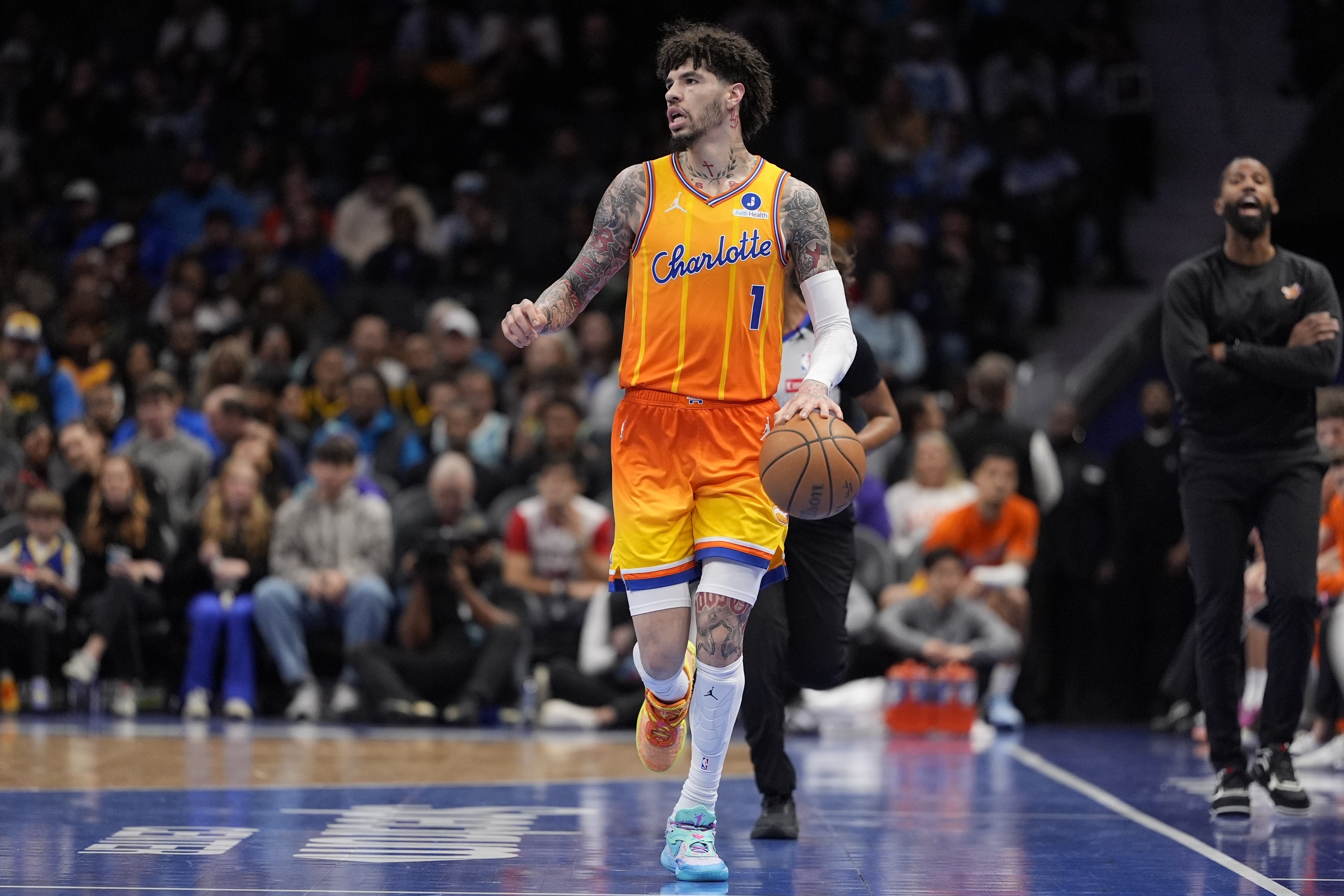 拉梅洛·鲍尔：我们不该是现在这样的战绩 会继续努力提高成绩