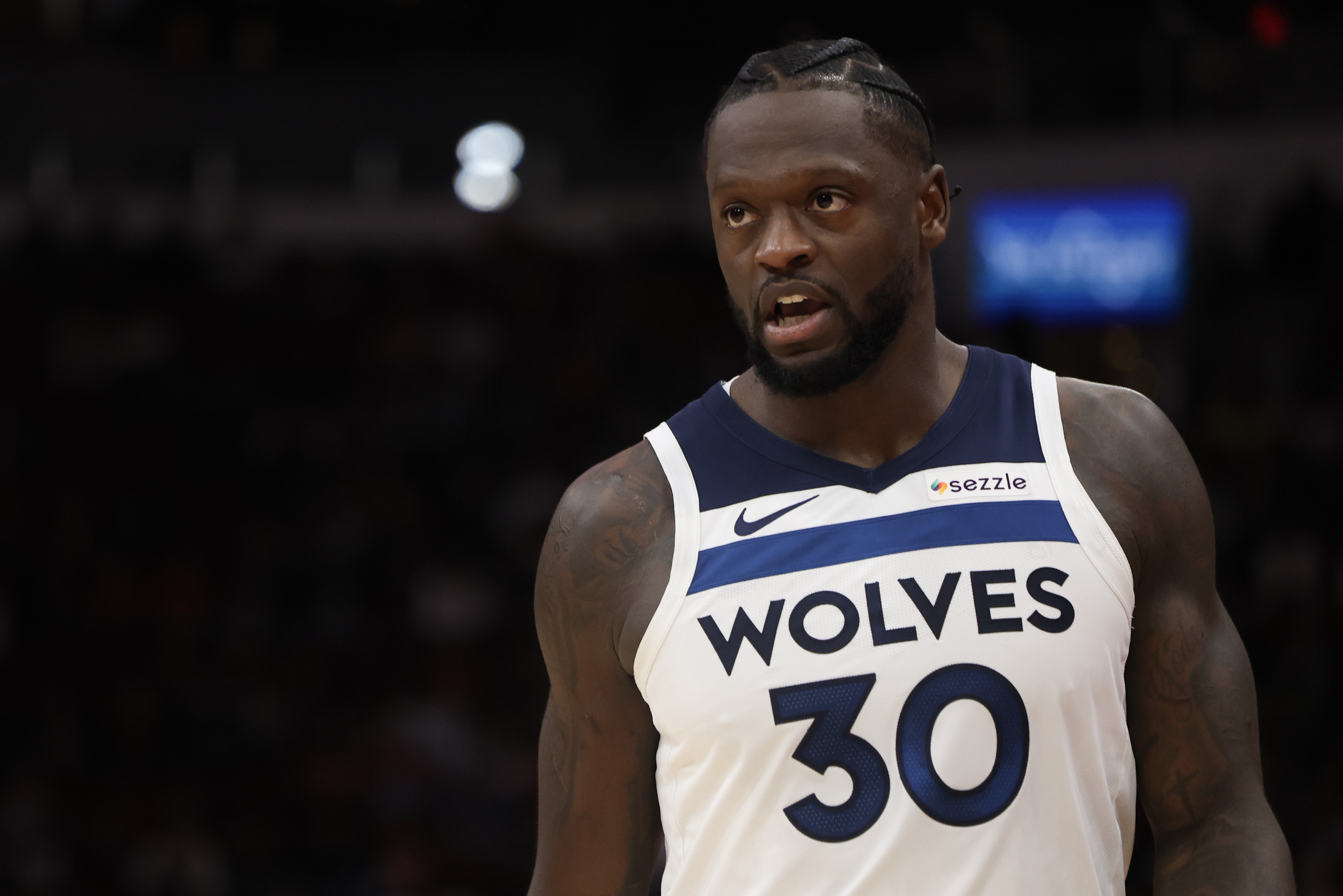 多打内线少投三分啊！兰德尔16中7得19分2板3助3断 三分5中1