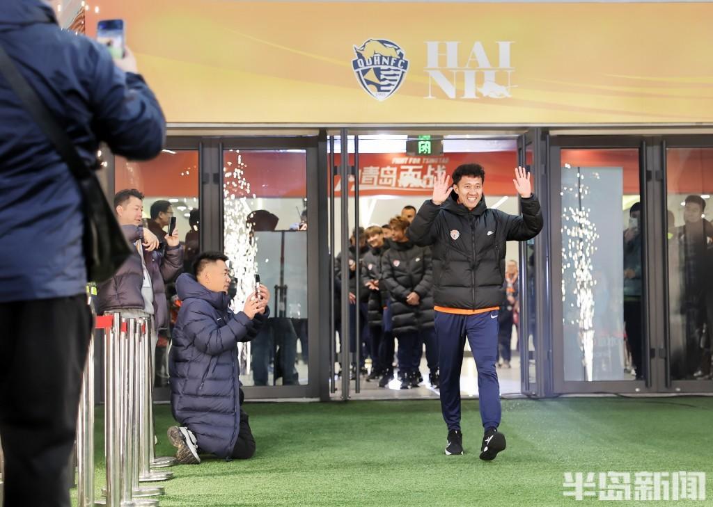 世界杯比赛直播地址-马年“牛”起来！青岛海牛举行新赛季出征仪式，主教练米兰要踢出攻势足球