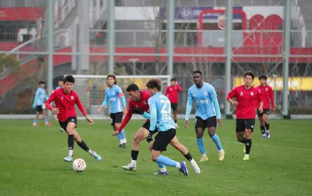 世界杯直播平台官网app下载最新版-毛伟杰合同剩1年 与冯劲竞争主力 大连首胜在三镇？卡迪斯标王